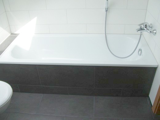 weissach-badrenovierung-dg/badrenovierung-weissach-wandfliesen-vorsatzwand-badewanne.jpg