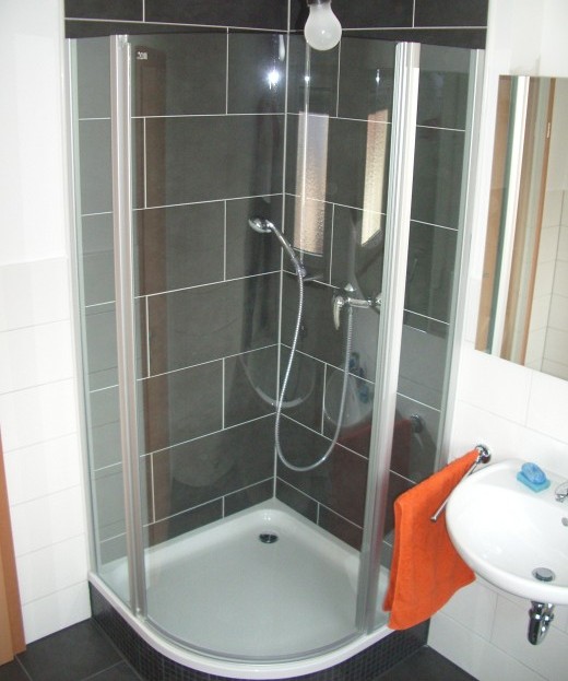 weissach-wc-badrenovierung-1og/badrenovierung-weissach-duschtrenwand.jpg